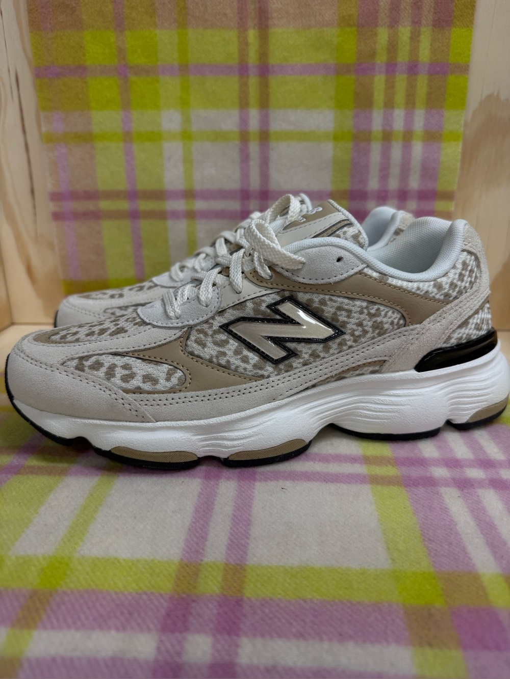 New Balance Women's Beige Leopard-Print Walking Sneakers Size 8 603